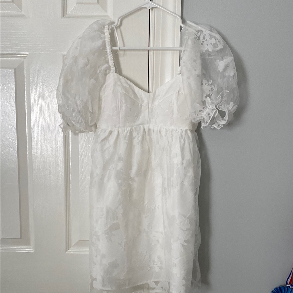 Elegant White Puff Sleeve Dress